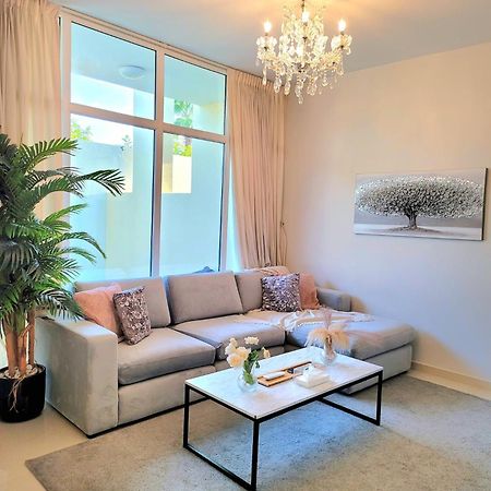 Villa Victoria Damac Hills 2 Family Retreat With Waterpark And Petting Farm Dubai Bagian luar foto