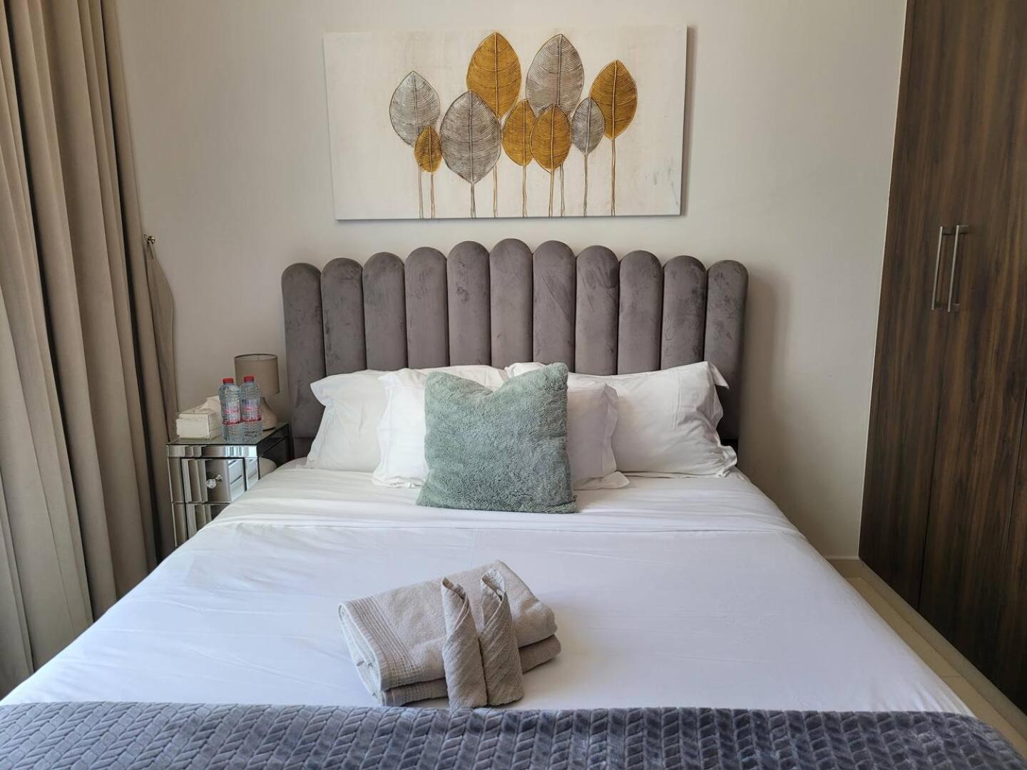 Villa Victoria Damac Hills 2 Family Retreat With Waterpark And Petting Farm Dubai Bagian luar foto